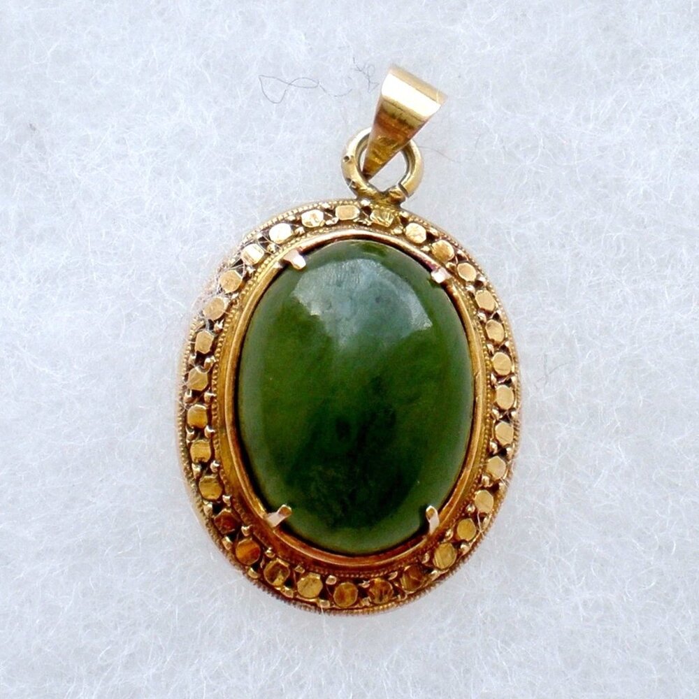 Beautiful Vintage Solid 14K Yellow Gold Genuine Green Nephrite Jade Pendant 14kt